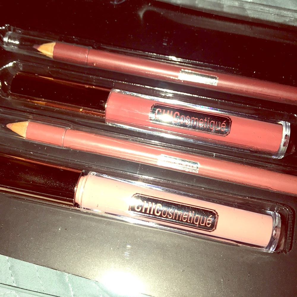 CHICosmetique Lipstick & Lip Liner Bundle